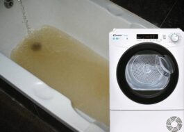 L'eau de la machine à laver va dans la baignoire