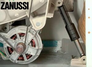 Paano baguhin ang shock absorbers ng isang Zanussi washing machine