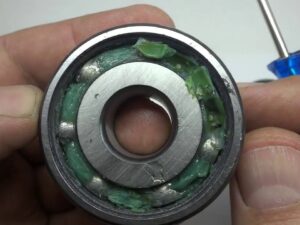 How to lubricate the bearing of an Ariston washing machine