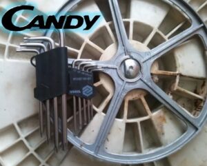 Het verwijderen van de Candy-wasmachinepoelie