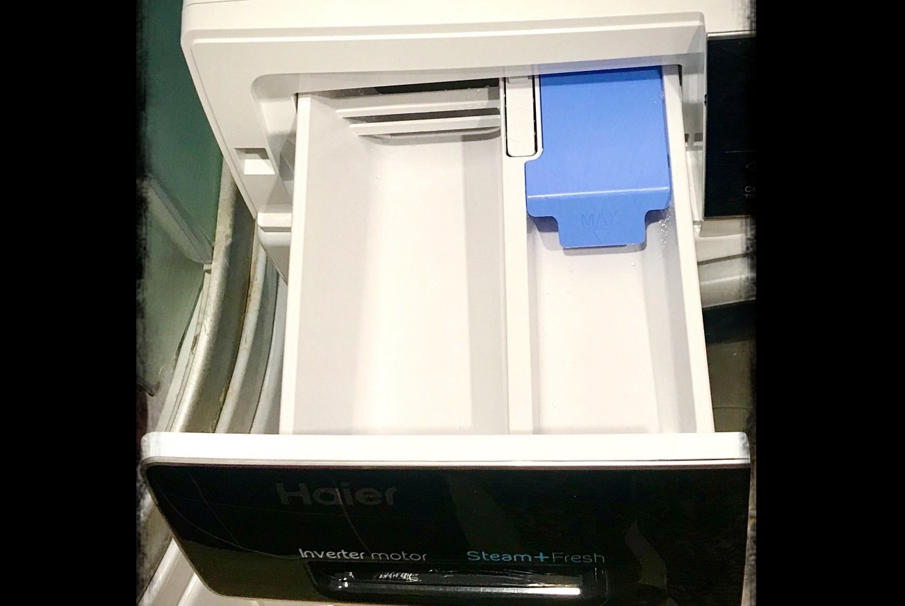 Haier machine tray with two compartments