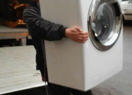 Comment soulever un sèche-linge seul